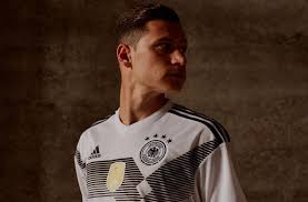 Yhdessä seuraavalle World Cup –pelipaita